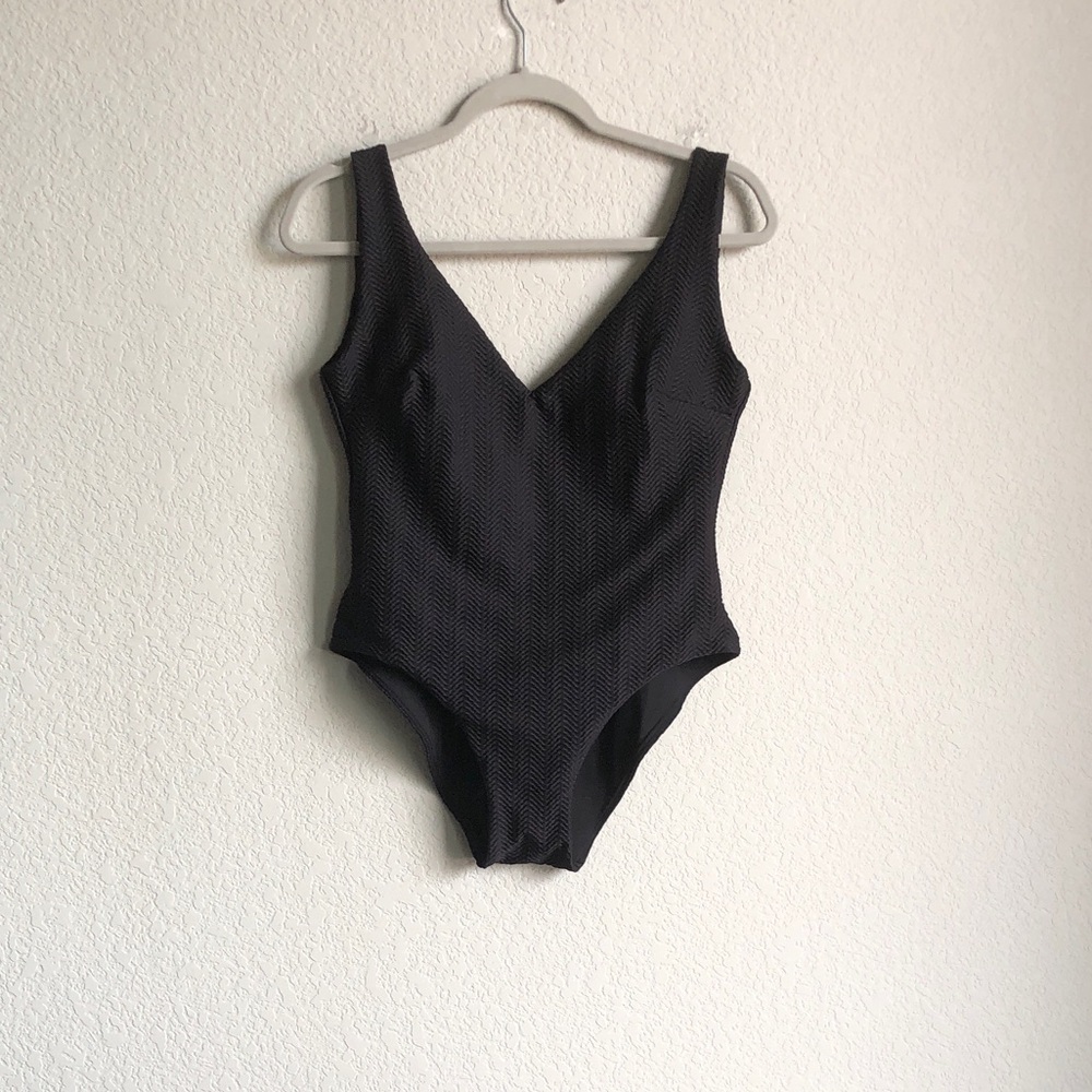 Monday Swimwear Santa Caterina One Piece Swimsuit Black Textured Large